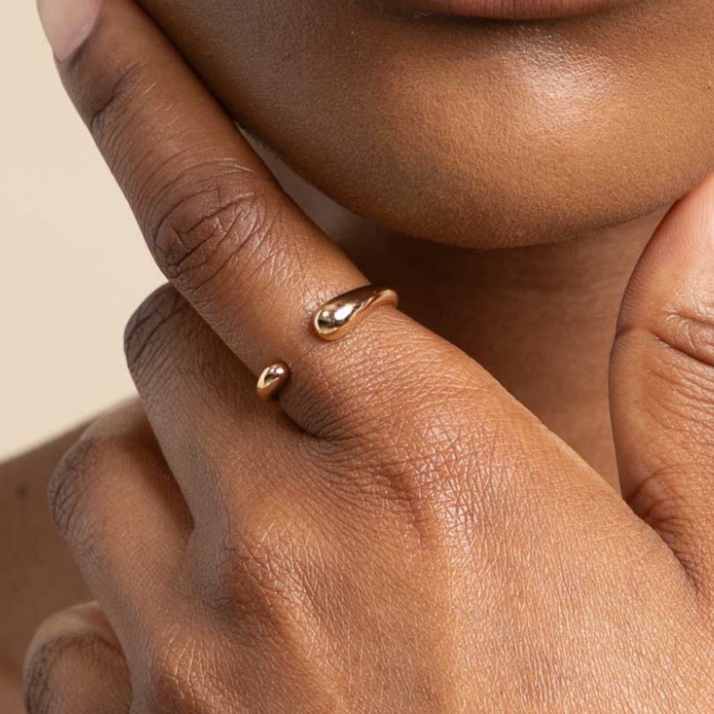 MOLTEN OPEN RING IN GOLD